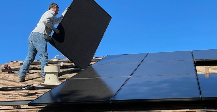 Nederlands bedrijf gaat viral met zonnepaneel-dakpannen