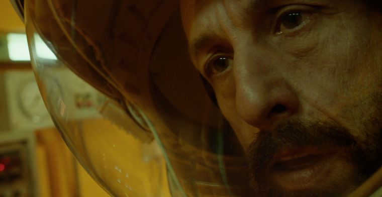 Netflix stuurt Adam Sandler de ruimte in met scifi-film Spaceman