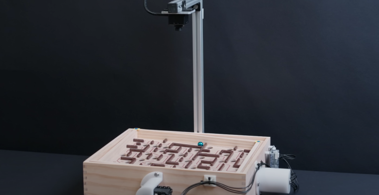 AI breekt wereldrecord in het houten balansspel Labyrinth