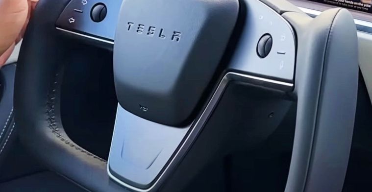 Tesla vindt het stuur wéér opnieuw uit: nieuwe versie van controversiële yoke
